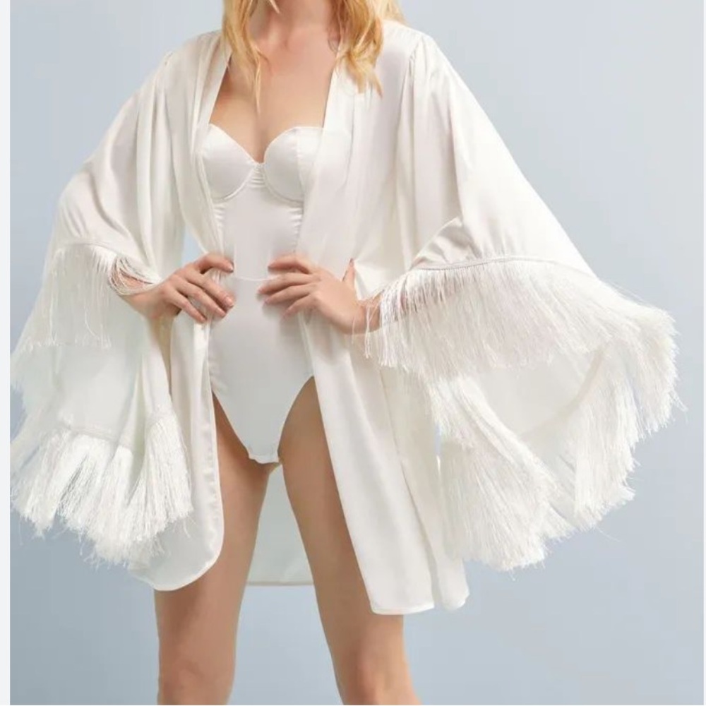 Homebodii Fringe Satin Priscilla Luxury Robe White Sz Small